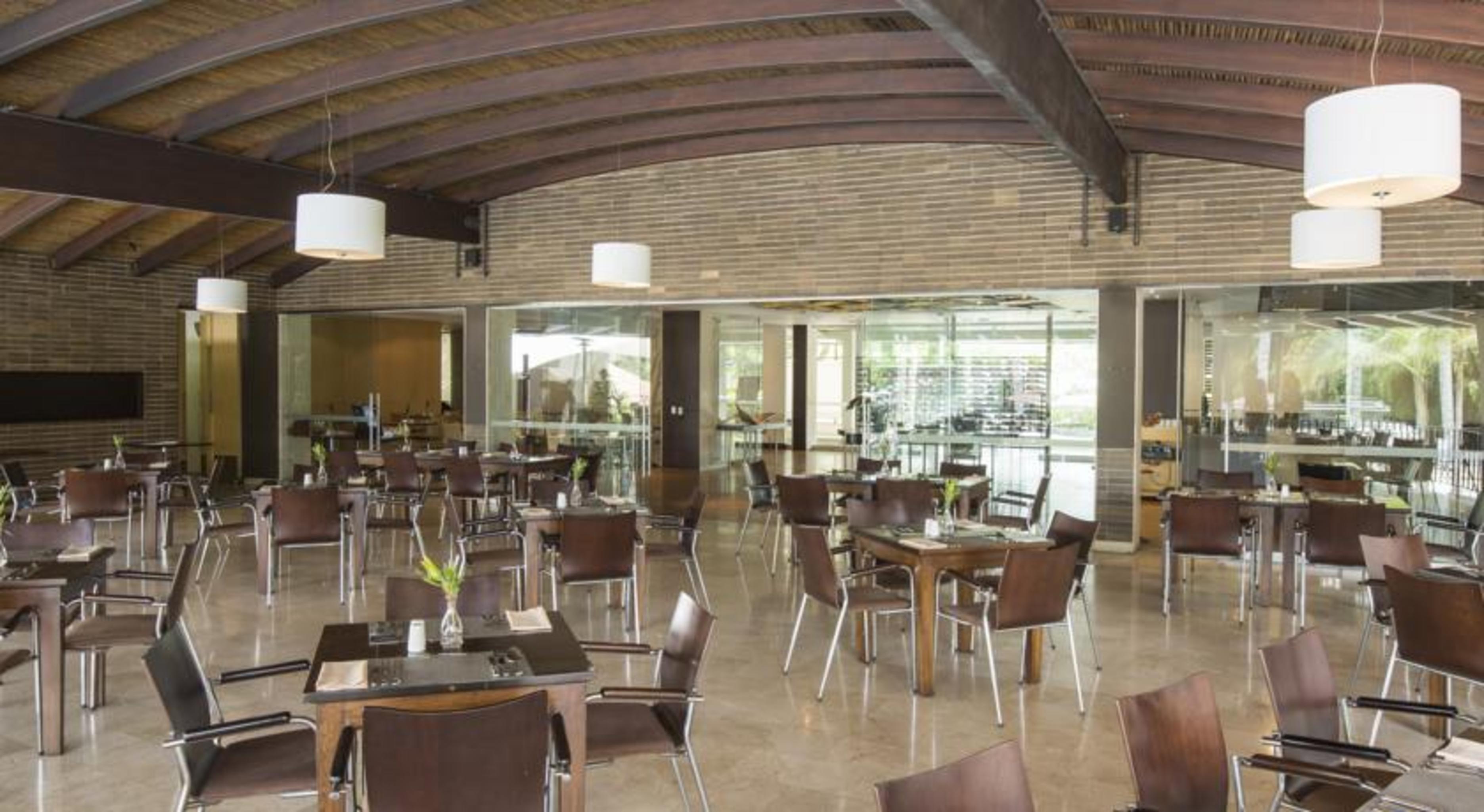Movich Hotel Las Lomas Rionegro Kültér fotó The dining room at the Center for BrainHealth
