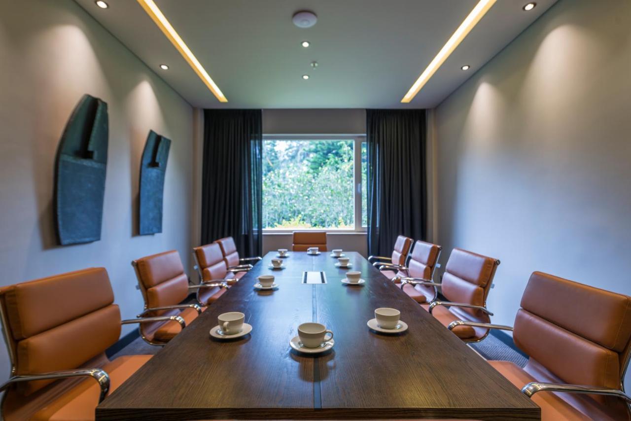 Movich Hotel Las Lomas Rionegro Kültér fotó The boardroom at the Royal Society