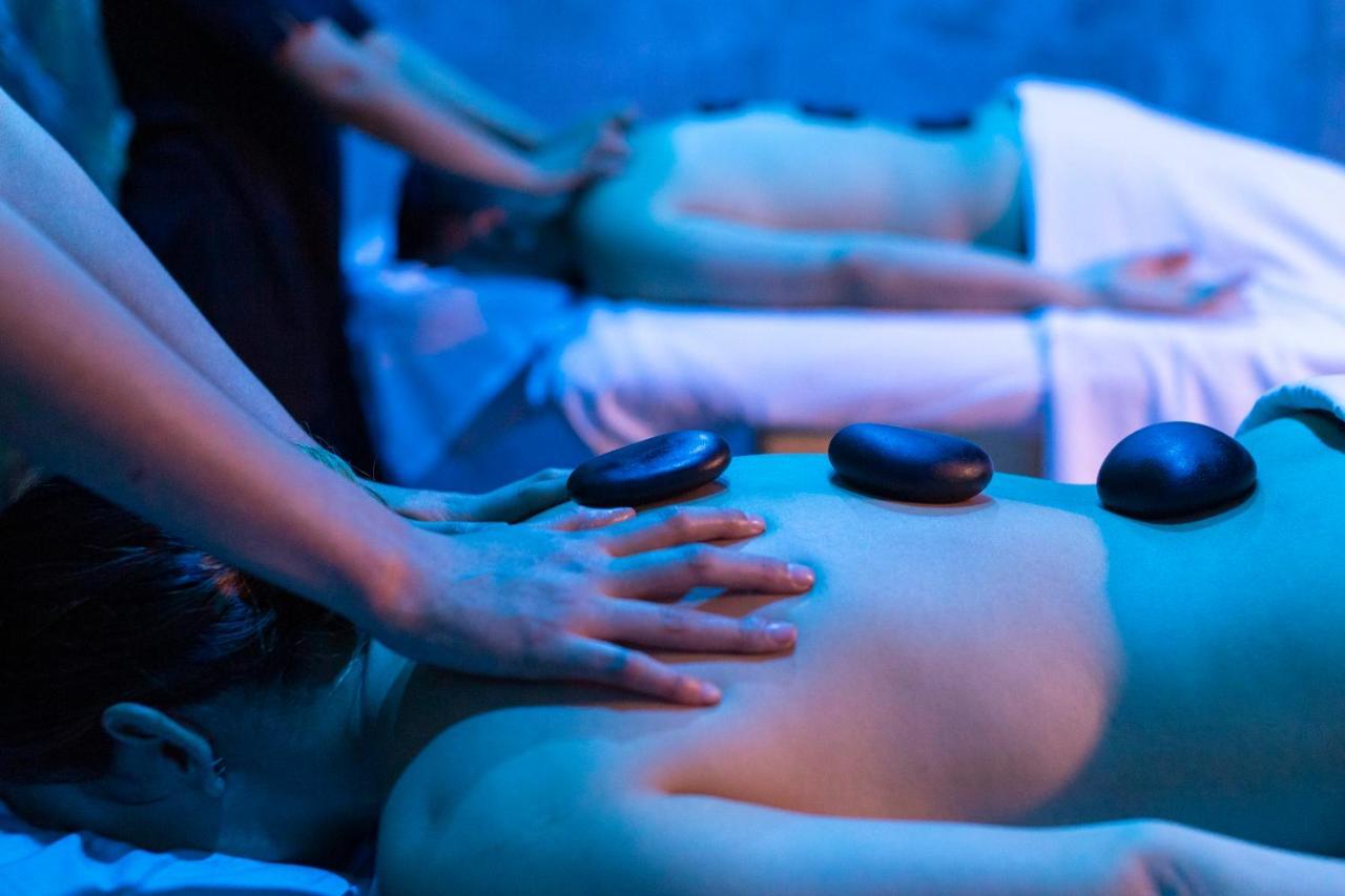 Movich Hotel Las Lomas Rionegro Kültér fotó Hot stone massage